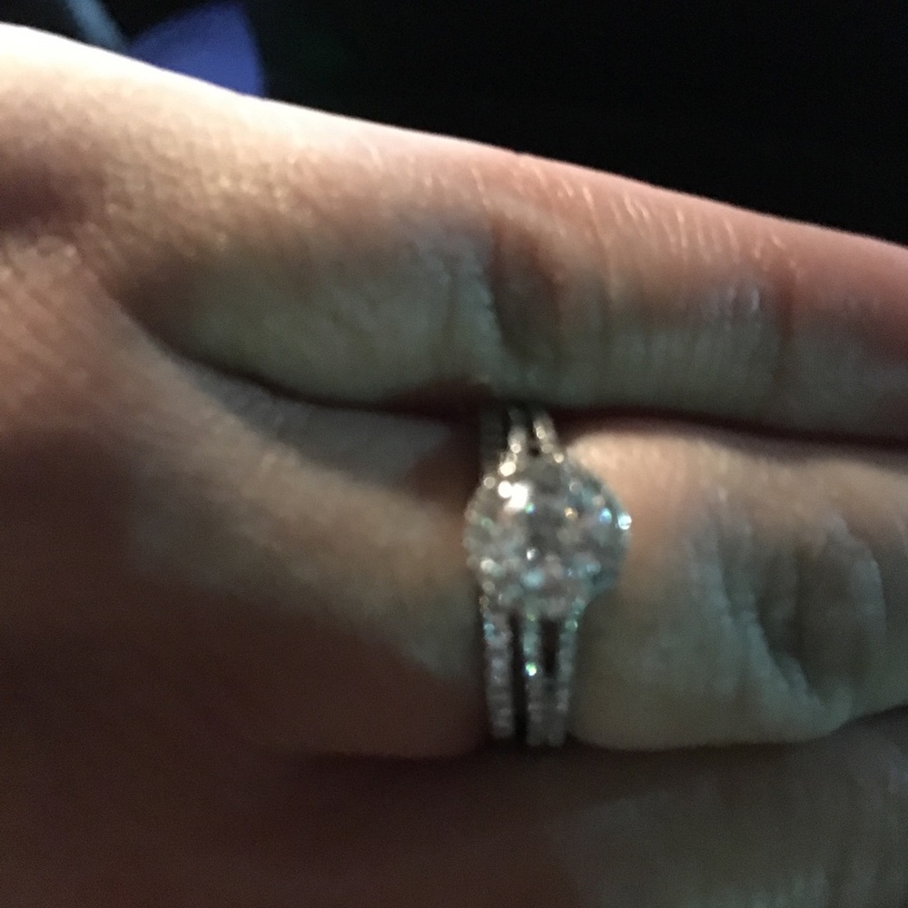 Beatiful Diamond 1 and a half carat diamond ring